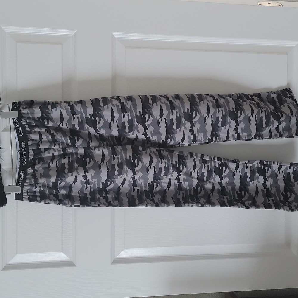 Calvin Klein Boys Gray Camo Pajama Pants Size Large 10/12